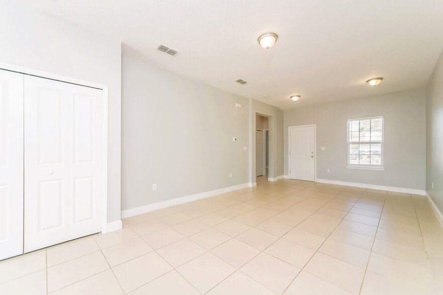Building Photo - 530 Imperial Pl
