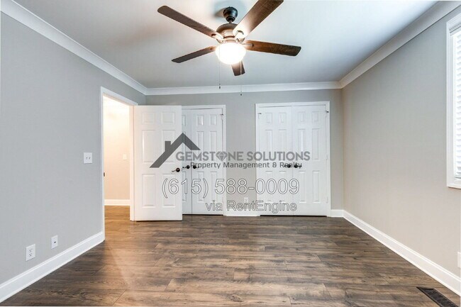 Building Photo - 717 Fox Ridge Dr