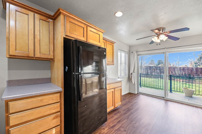 Building Photo - 2576 E Wren Rd