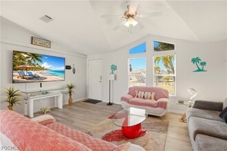 Building Photo - 158 Nanaimo Trail