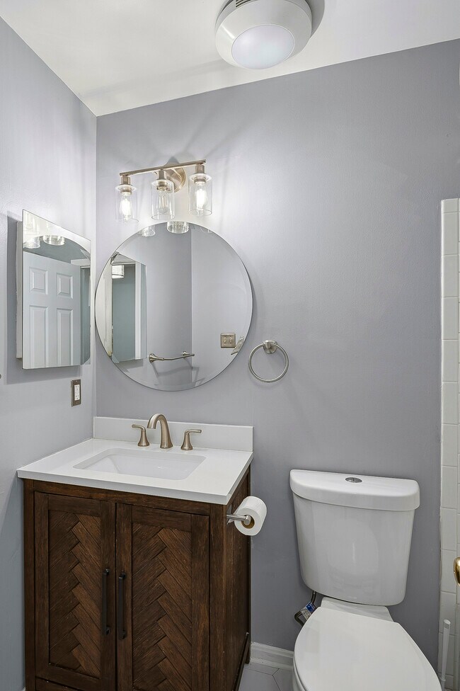 Building Photo - 1 Lanhill Ct