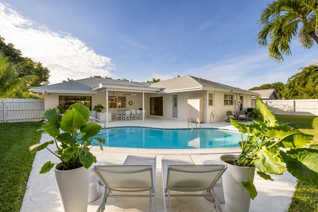 Building Photo - 2512 SW 5th St