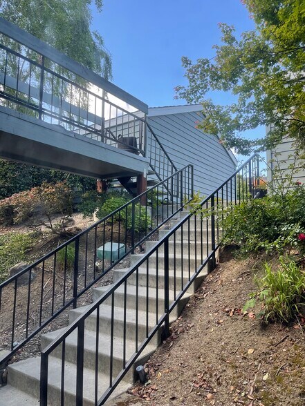 Building Photo - 8110 Mountain View Dr