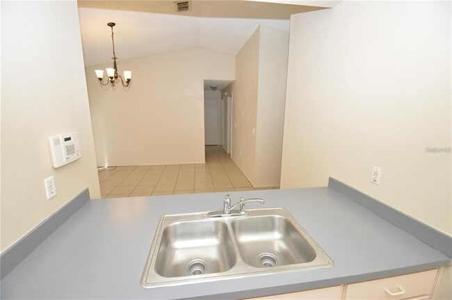 Building Photo - 400 Red Hawk Loop