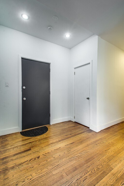 Building Photo - 1145 E Hyde Park Blvd