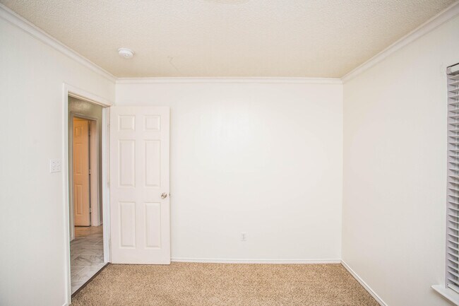 Building Photo - 6536 86th St