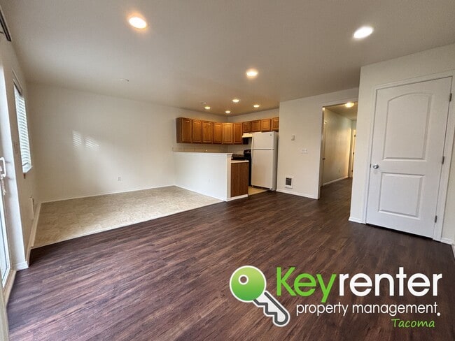 Building Photo - Modern 3 Bedroom 2.5 Bathroom Tacoma Duplex Near Shopping, Parks and Freeways