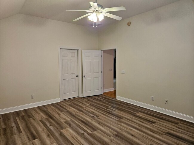 Building Photo - Beautiful 3 Bedroom 2 bath Home in Hampste...
