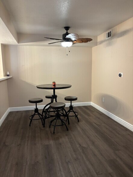 Building Photo - 5055 W Hacienda Ave