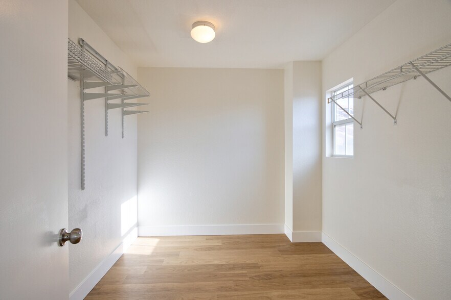 Building Photo - 36329 Capri Dr