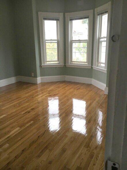 Building Photo - 16 Lincoln St