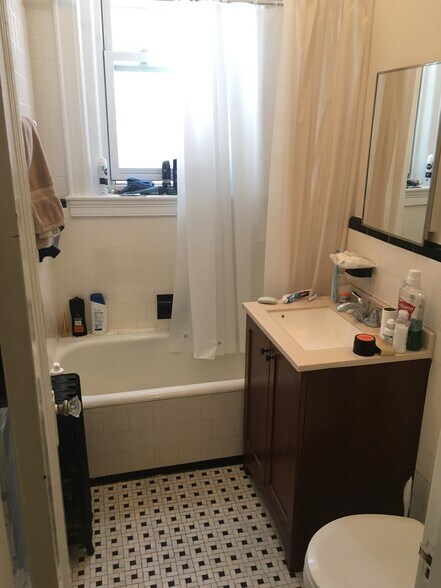 Building Photo - 52 Strathmore Rd