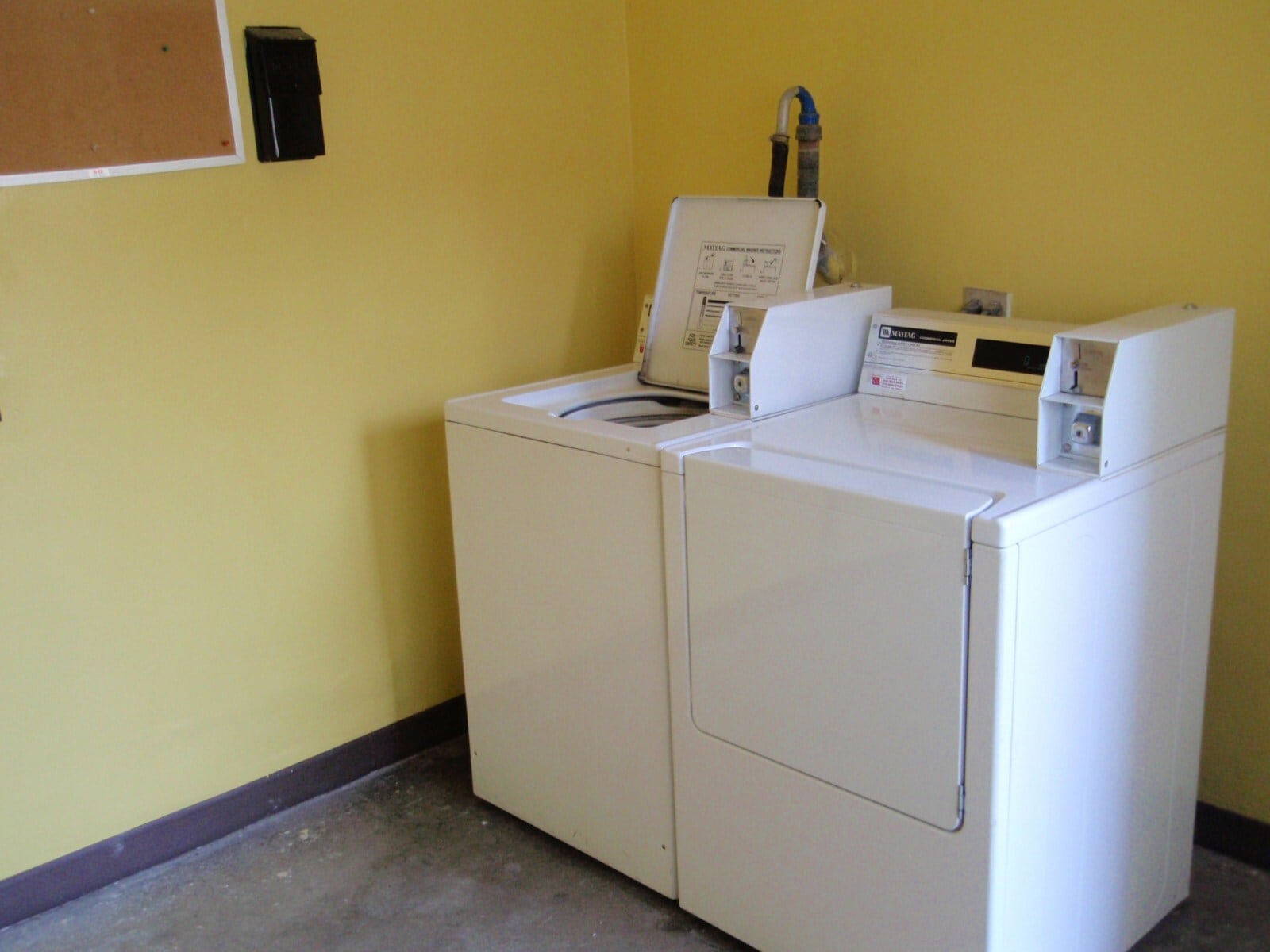 Laundry facilities - 1418 Stanford St