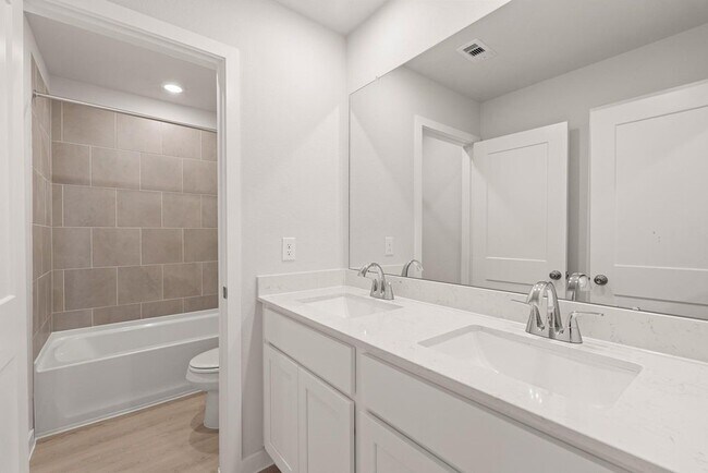 Building Photo - 3939 Flora Fld Dr