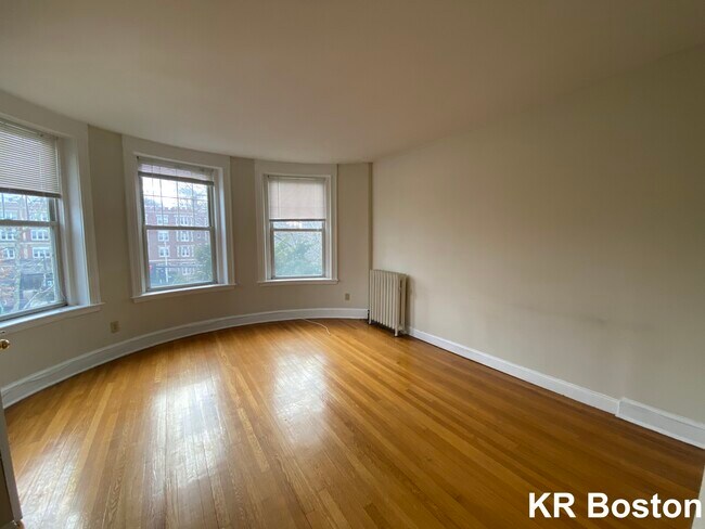 Building Photo - 1002 Beacon St