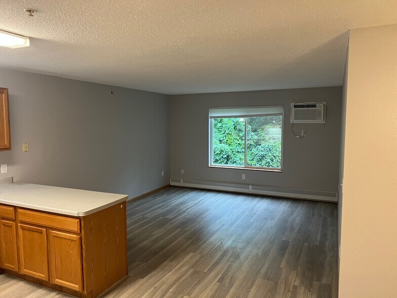 Building Photo - 431 Central AVE W