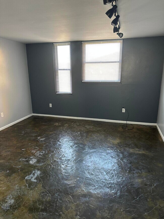 Building Photo - 703 Wilkinson Blvd