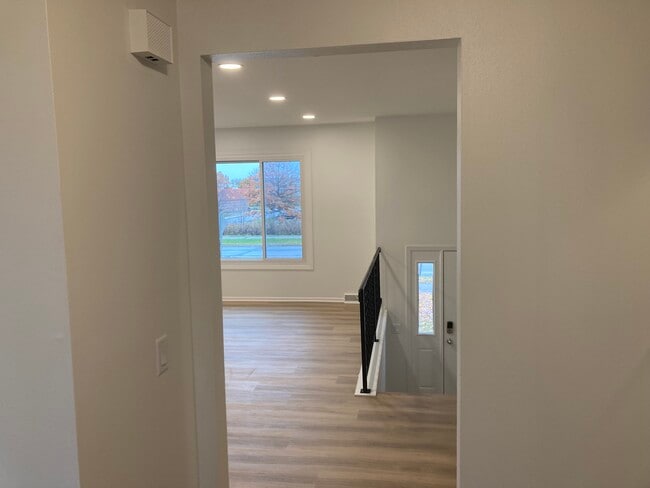 Building Photo - 431 N Thompson Rd