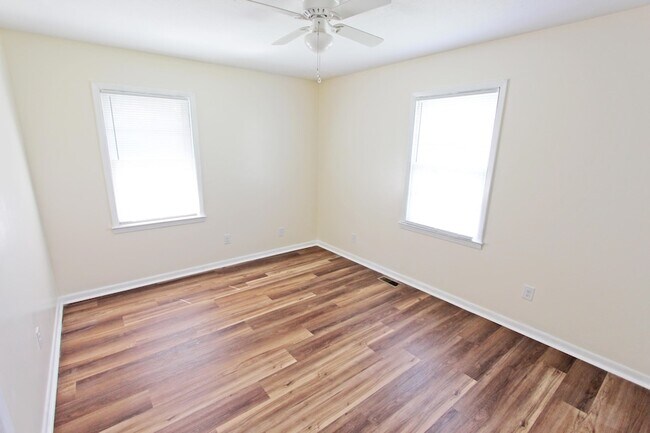 Building Photo - 401 Windridge Dr