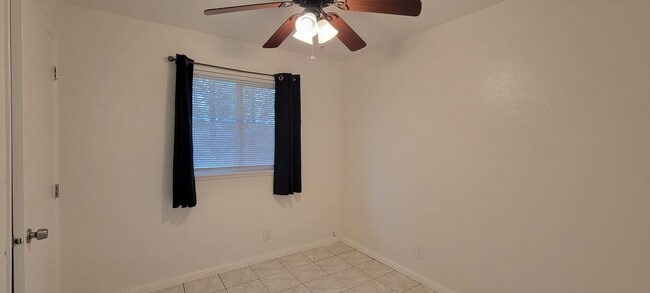 Building Photo - Quiet Cul de Sac With RV Parking in North Redding