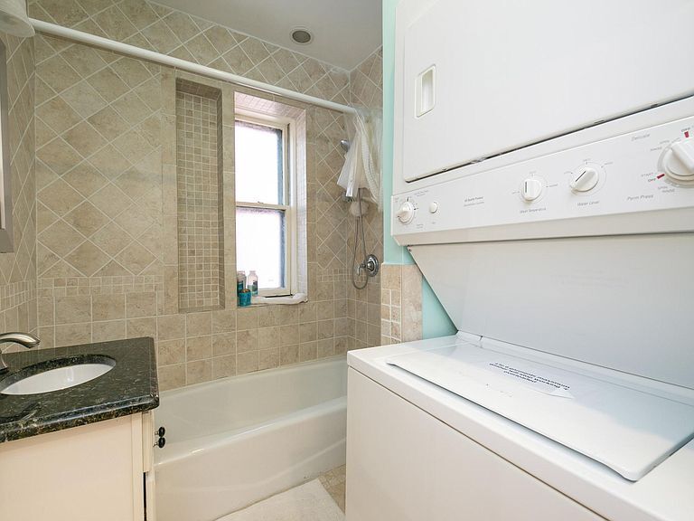 Building Photo - 36 Melrose St