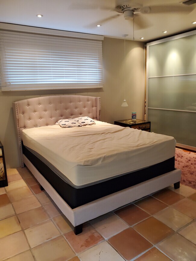 Master bed room - 5714 Woodcraft