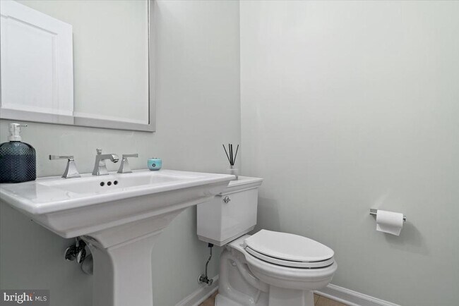 Building Photo - 4 Van Marter Ct