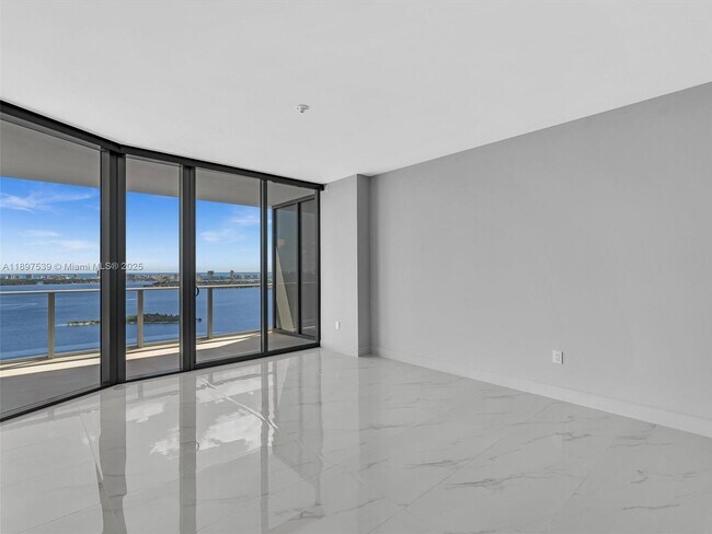 Building Photo - 700 NE 24th St