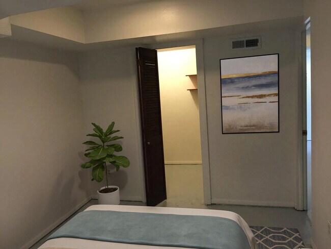 Building Photo - 418 NW Maryland St