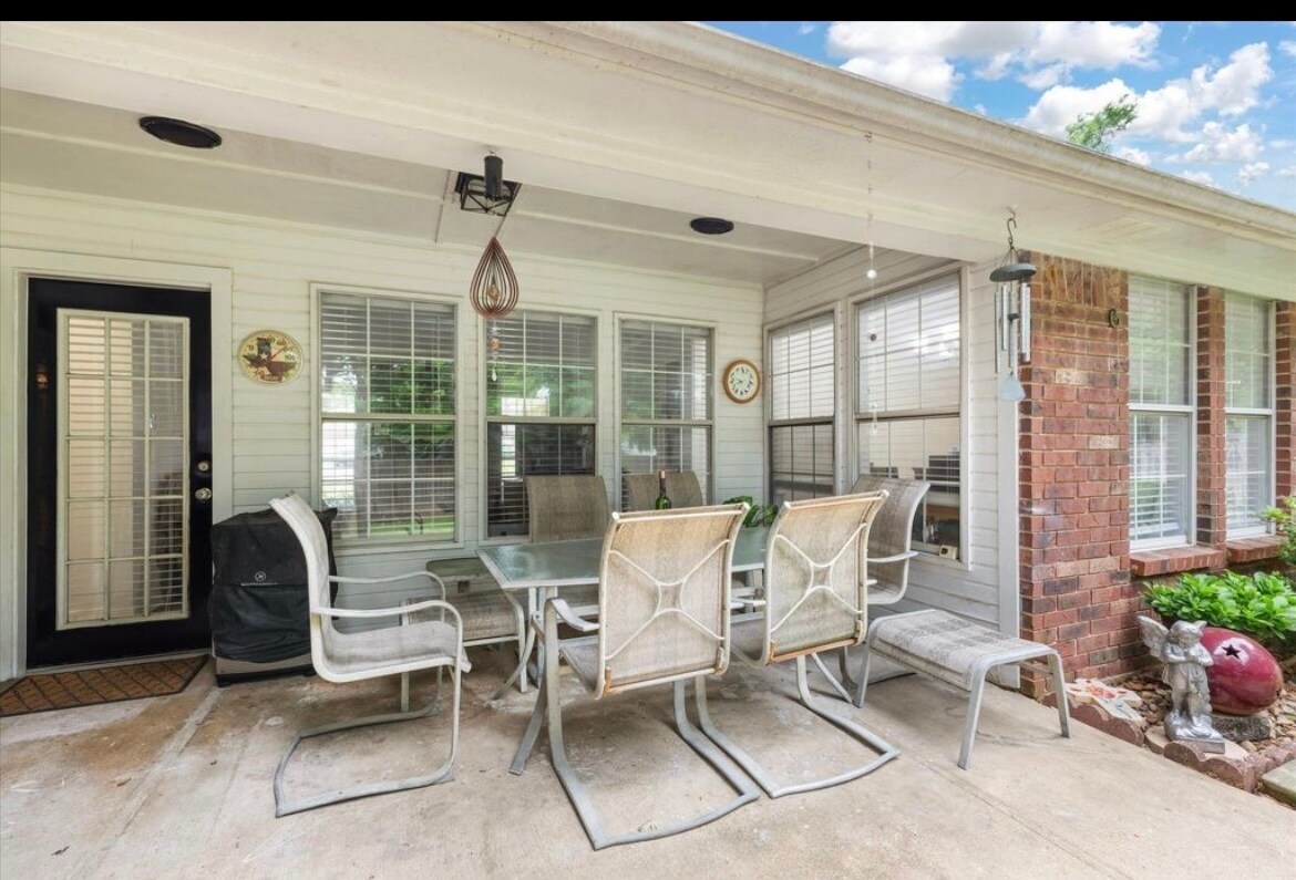 Building Photo - 1132 Kensington Ct