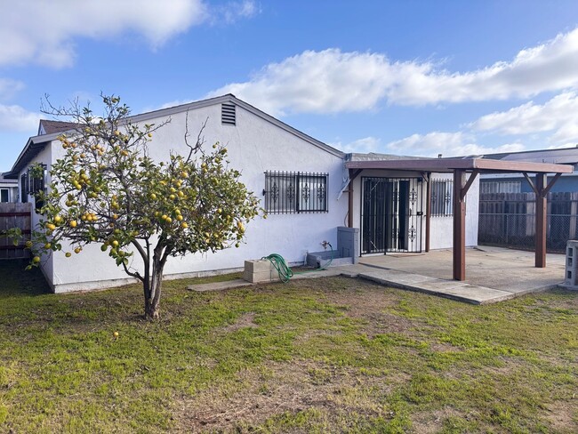 Building Photo - 3 bedrooms 2 bath single story home in Sou...