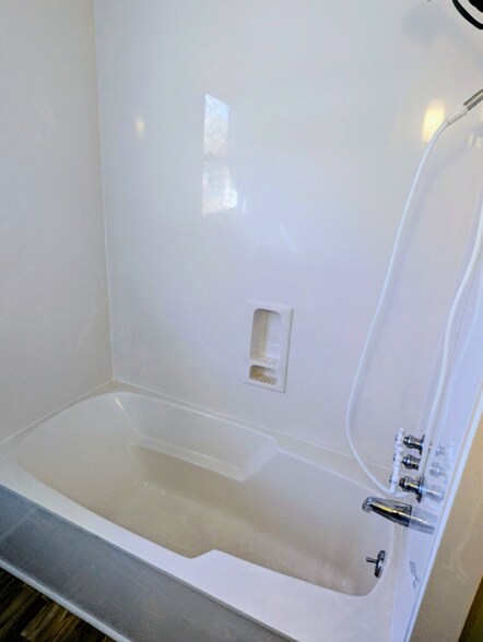 Building Photo - 201 Acorn Dr