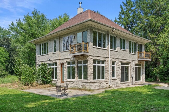 Building Photo - 598 Lake Shore Rd