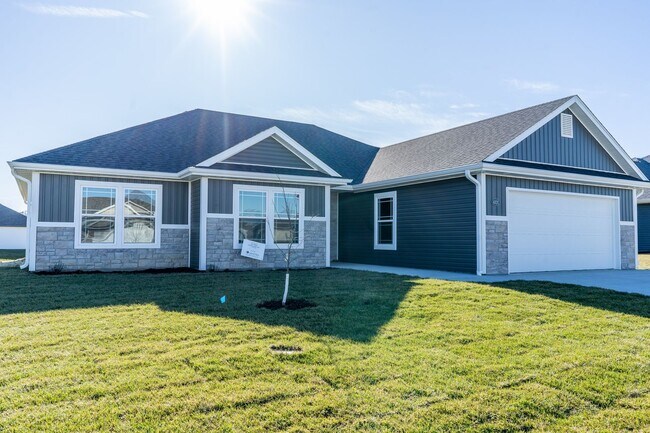 Building Photo - Lovely home for rent in established neigborhood