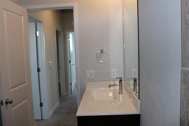 Building Photo - 15008 Casbah Dr