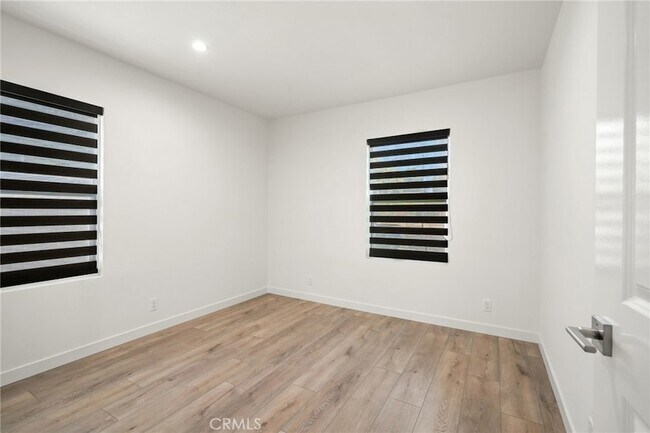 Building Photo - 6933 White Oak Ave