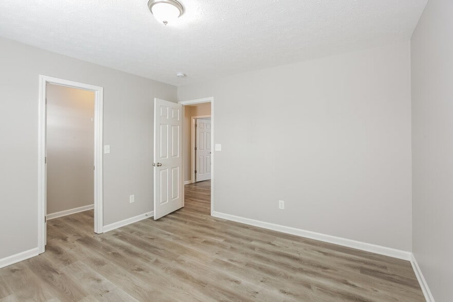 Building Photo - 8850 Benjamin Ln