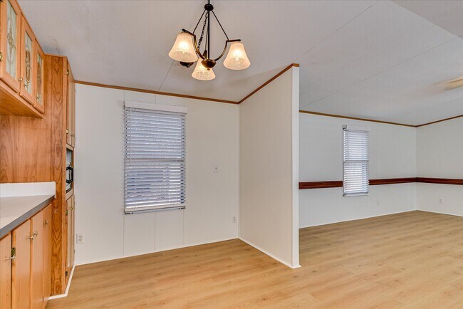 Building Photo - 892 W Five Notch Rd