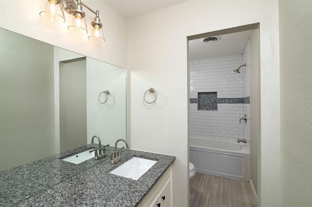 Building Photo - 4609 Biscayne Dr