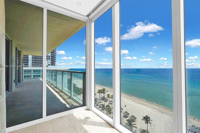 Building Photo - 16699 Collins Ave