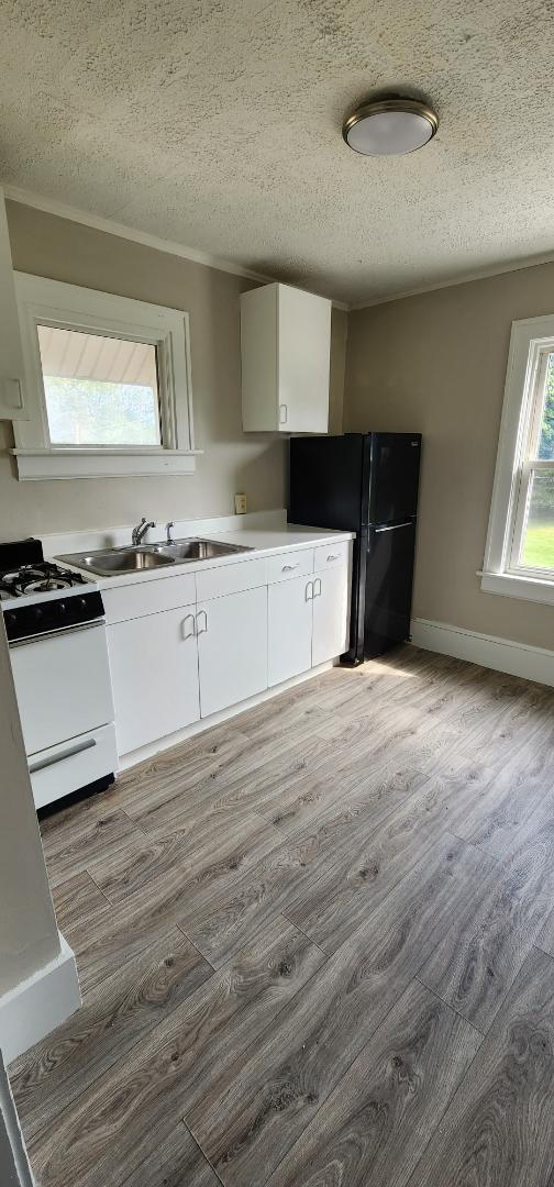 Building Photo - 165 Oak Park Dr