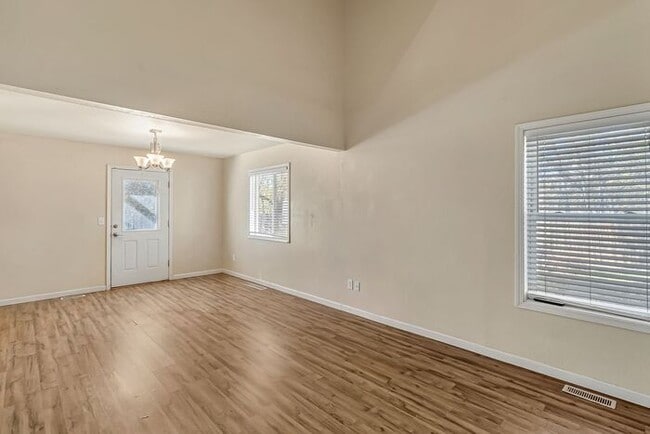 Building Photo - Charming 3 Bedroom Home in Quiet Orchard Mesa Cul-de-Sac