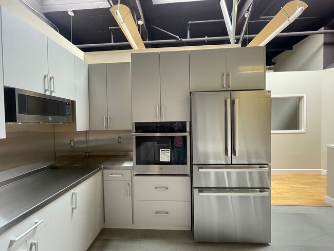 Building Photo - 41 E Main St