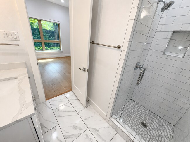Building Photo - 2620 Valley View Ln