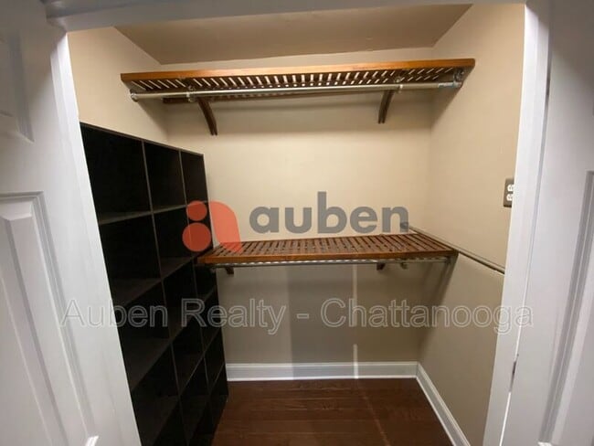 Building Photo - 809 Gloria Ln