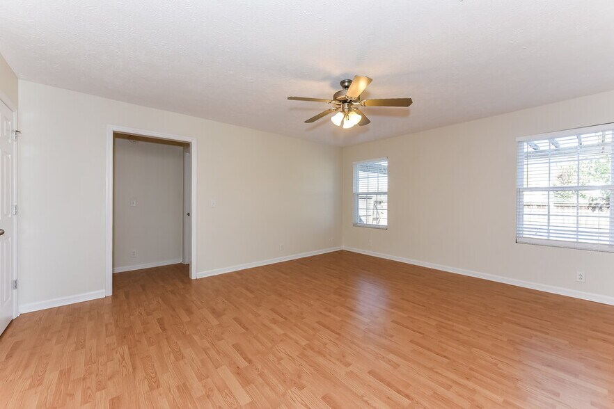 Building Photo - 4852 Nina Marie Ave