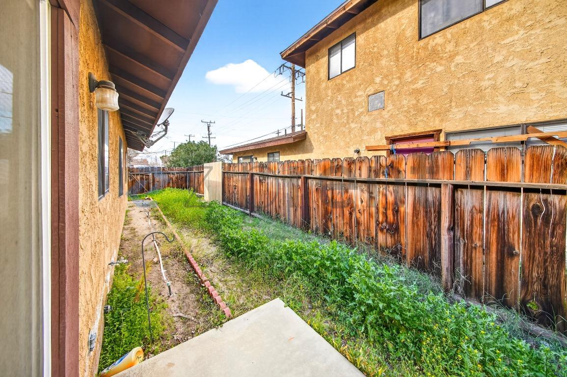 Building Photo - 836 W Atkins Ave