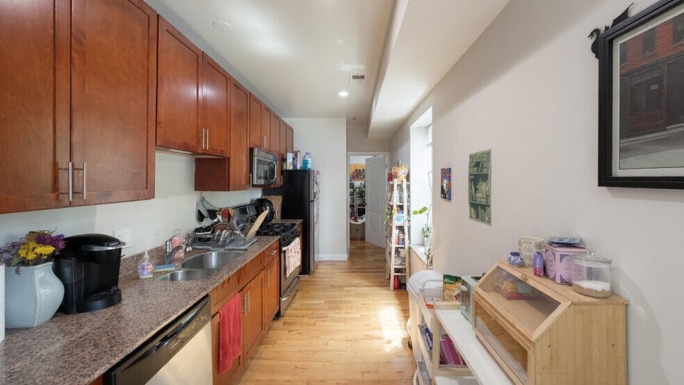 Building Photo - 2046 W Touhy Ave