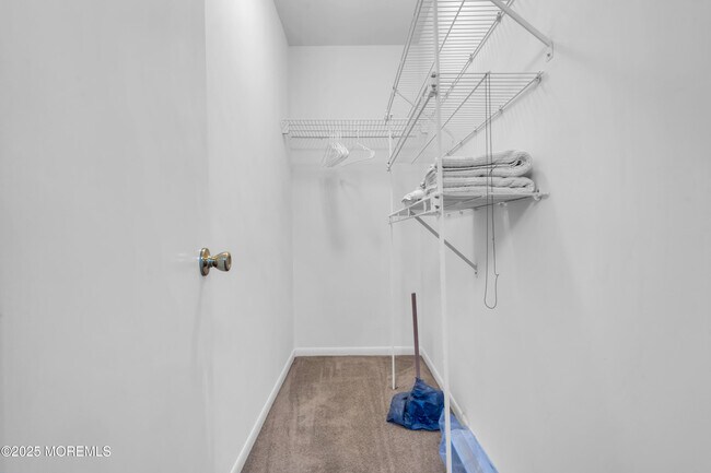 Building Photo - 4 Black Pine Ln