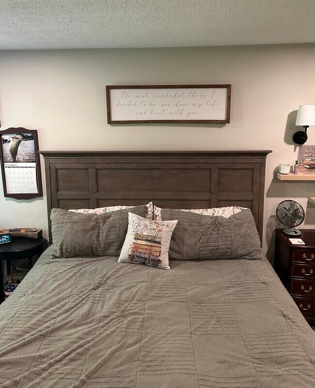 Building Photo - 15 Thayer Pond Dr